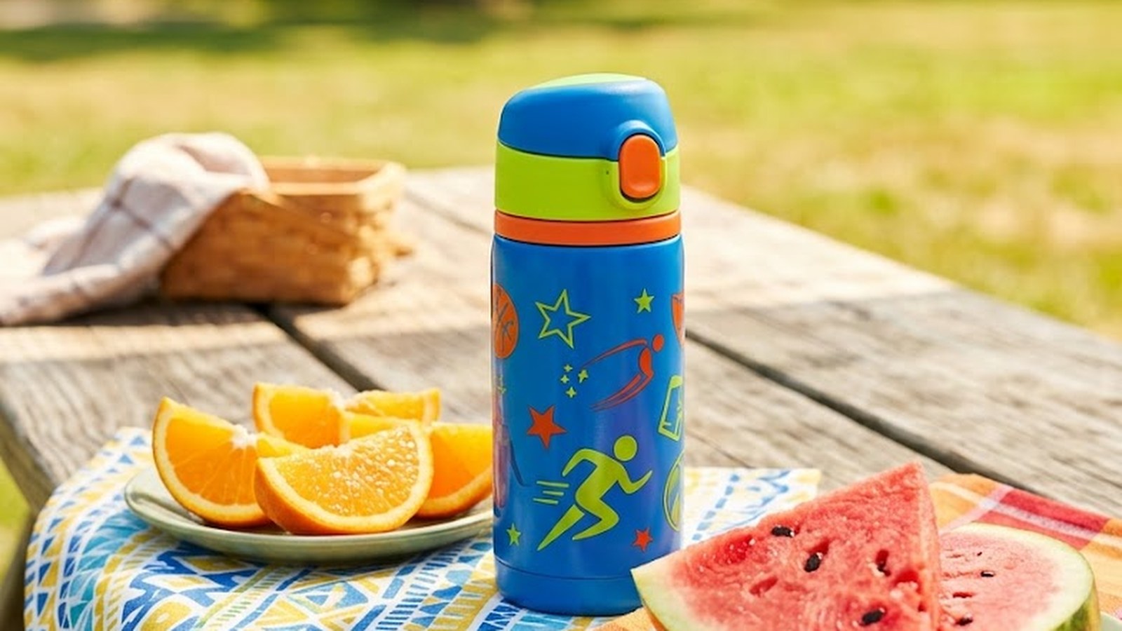 Hydration strategies for active kids in the heat: Why kids dehydrate faster than adults, the WHO and ACSM thresholds, and the cup-not-bottle problem in family hydration p